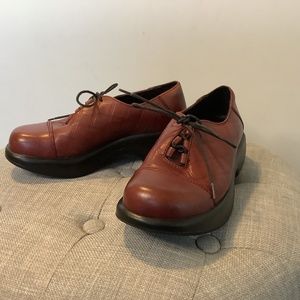 Dansko Burgundy Red Leather Lace  Up  shoes Size 37